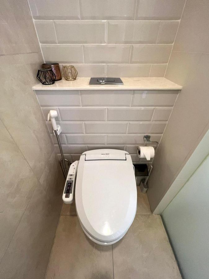 2 Bedroom Luxury Apartment 3 Min Walk From Bts Ekkamai Bangkok Exterior foto